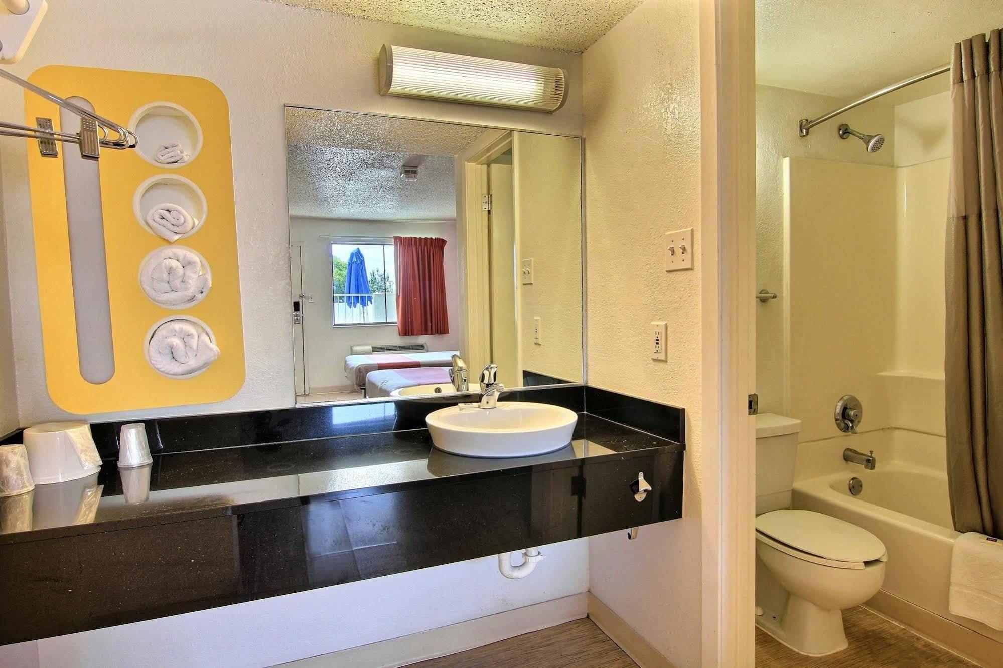 Motel 6-Austin, Tx Buitenkant foto